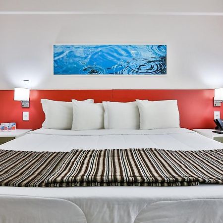 Ramada Hotel & Suites Campos Pelinca Кампус-дус-Гойтаказіс Екстер'єр фото