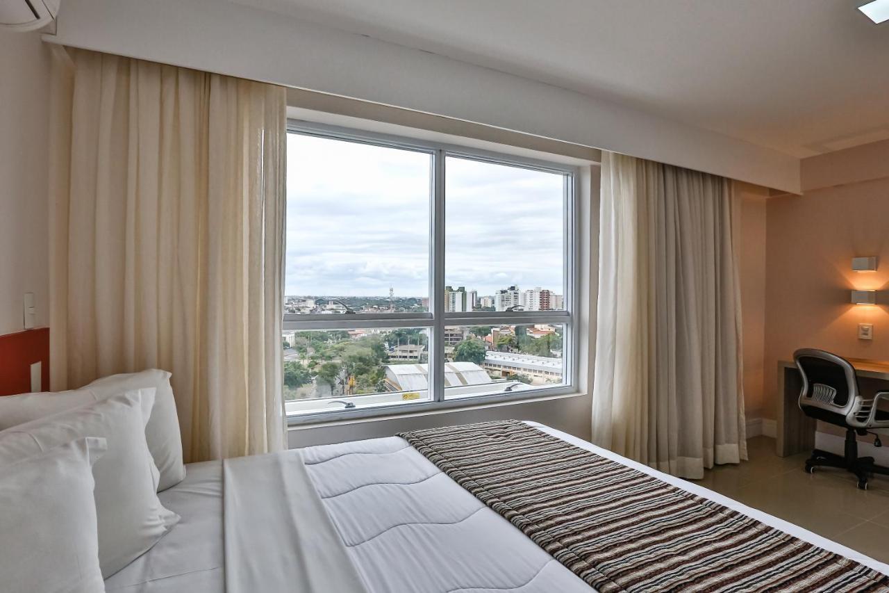 Ramada Hotel & Suites Campos Pelinca Кампус-дус-Гойтаказіс Екстер'єр фото