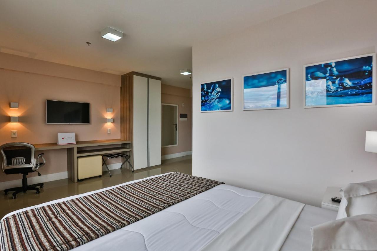 Ramada Hotel & Suites Campos Pelinca Кампус-дус-Гойтаказіс Екстер'єр фото