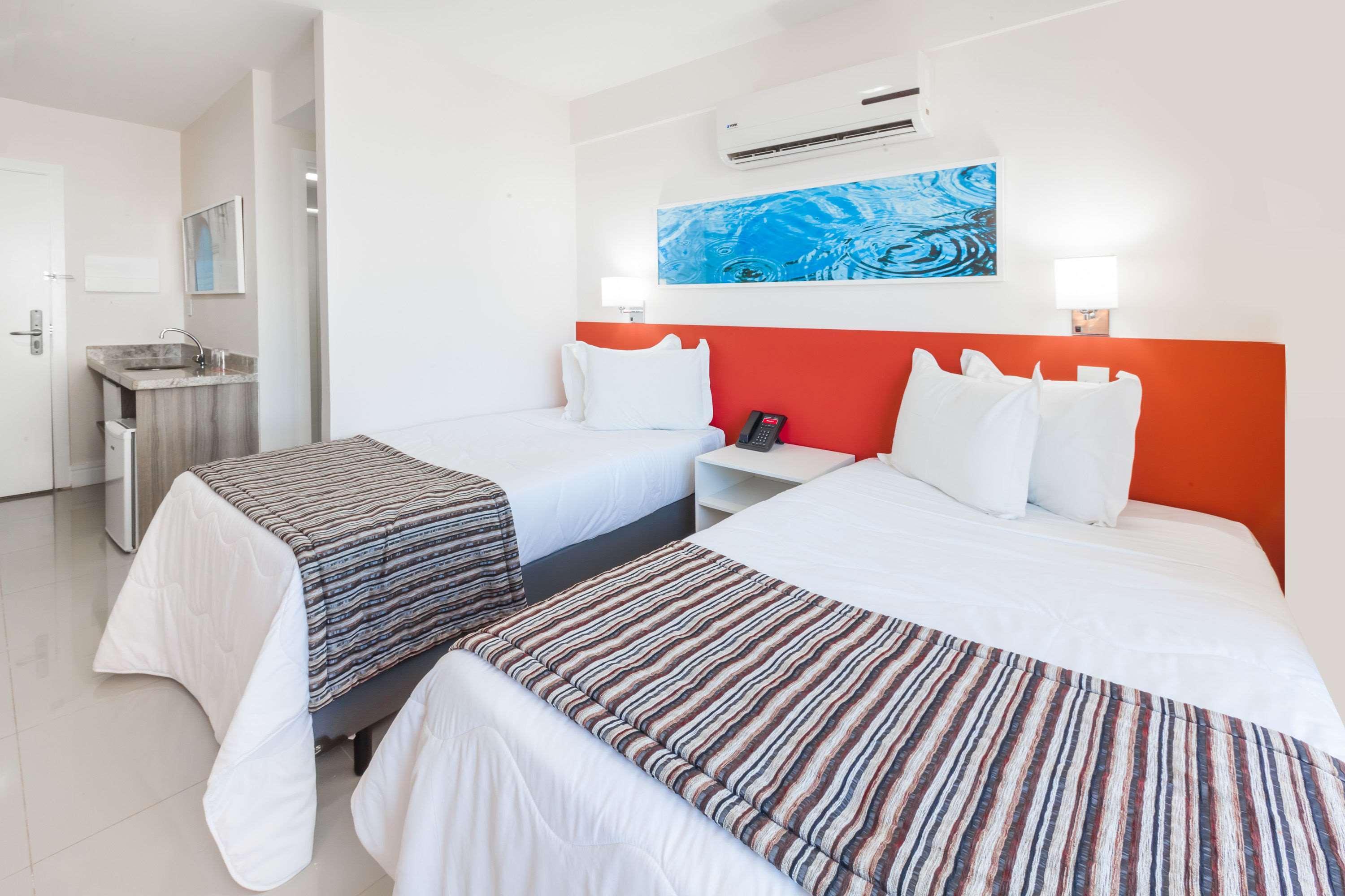 Ramada Hotel & Suites Campos Pelinca Кампус-дус-Гойтаказіс Екстер'єр фото