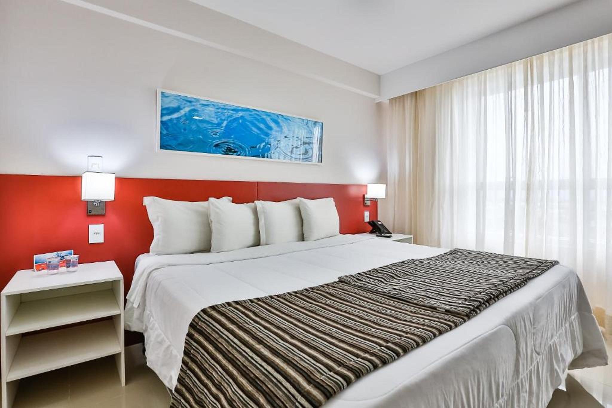 Ramada Hotel & Suites Campos Pelinca Кампус-дус-Гойтаказіс Екстер'єр фото