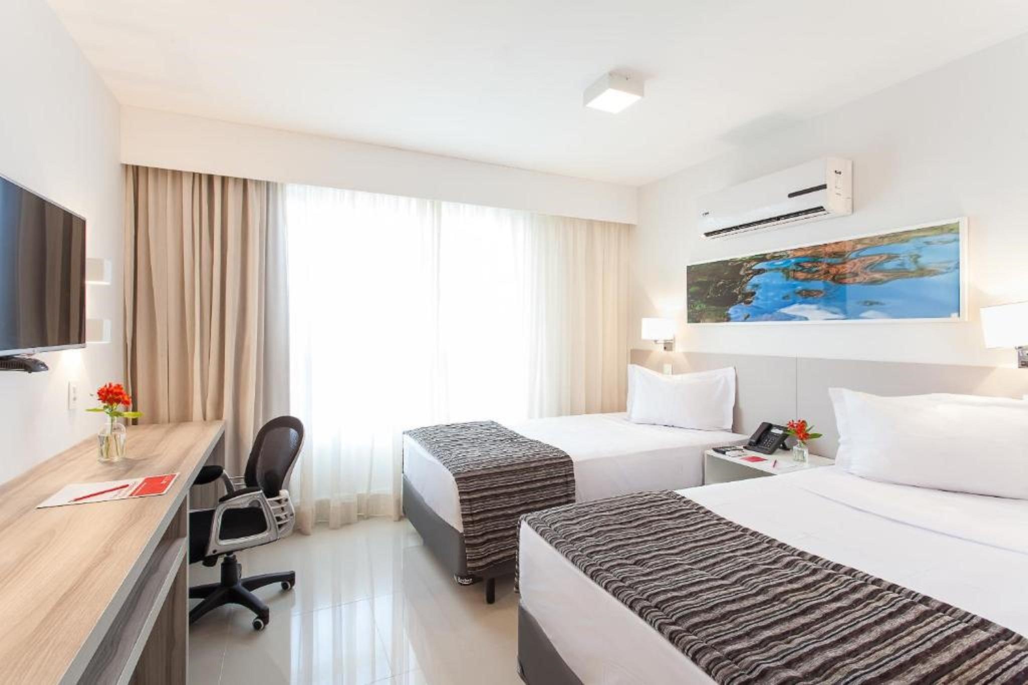 Ramada Hotel & Suites Campos Pelinca Кампус-дус-Гойтаказіс Екстер'єр фото