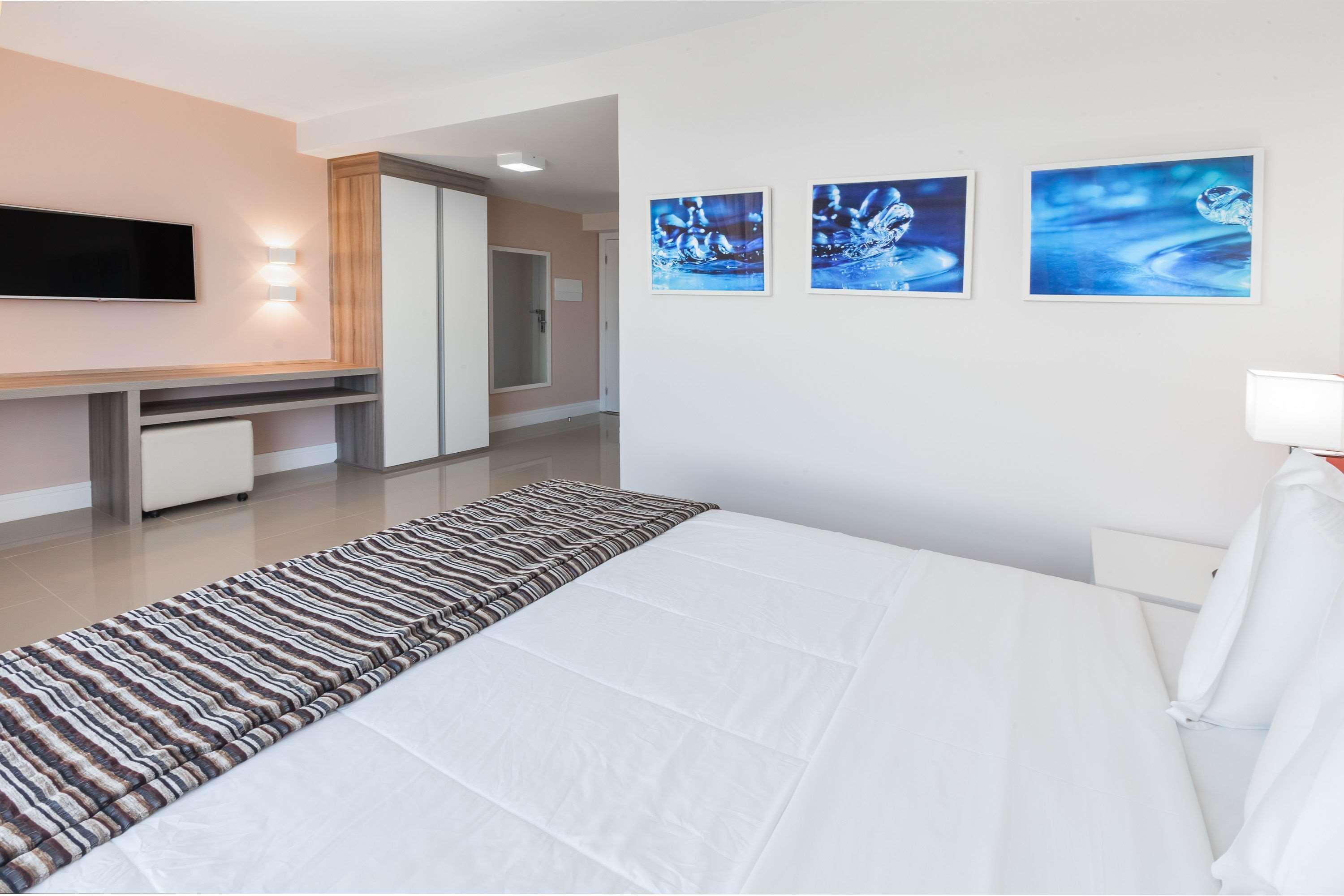 Ramada Hotel & Suites Campos Pelinca Кампус-дус-Гойтаказіс Екстер'єр фото