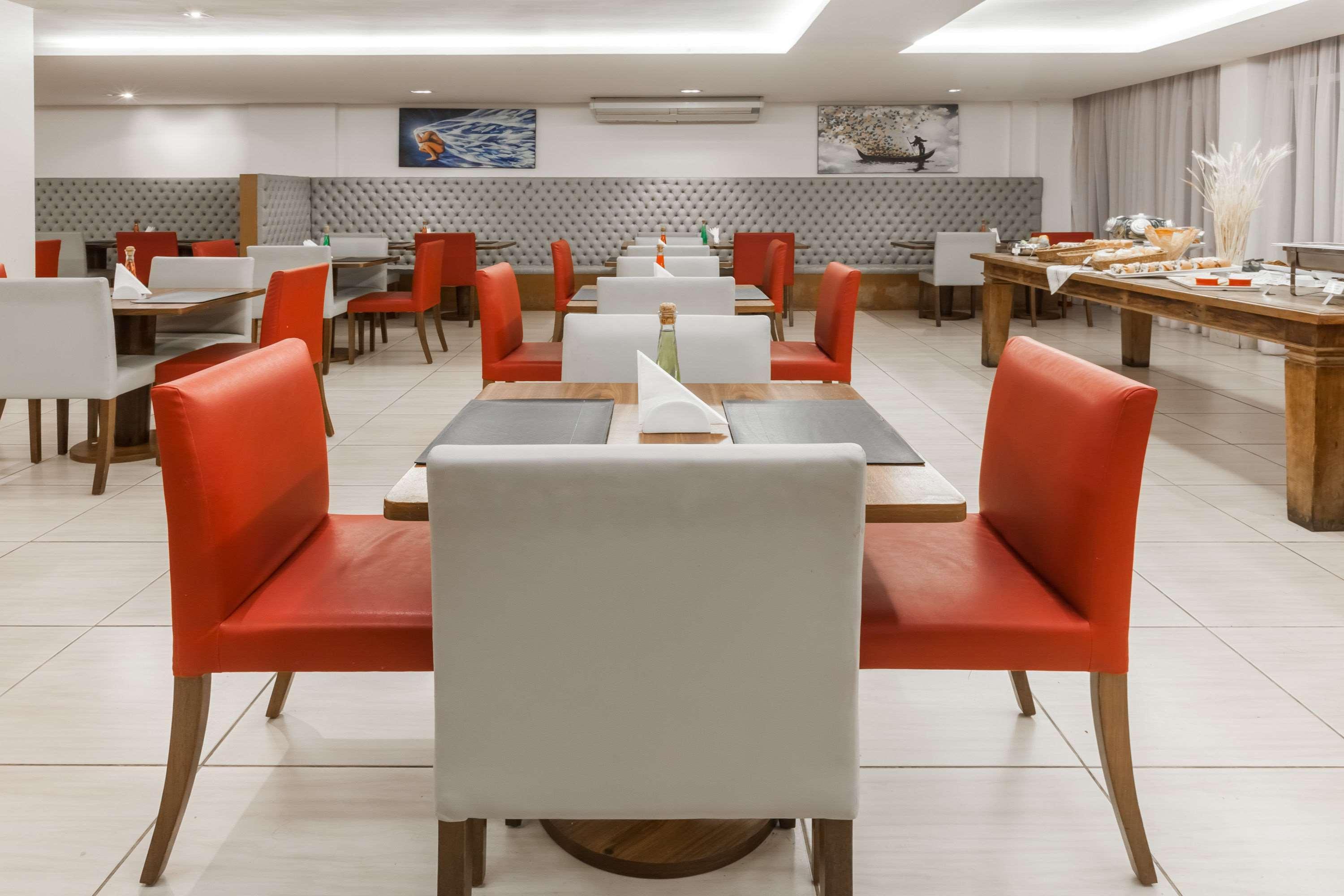 Ramada Hotel & Suites Campos Pelinca Кампус-дус-Гойтаказіс Екстер'єр фото