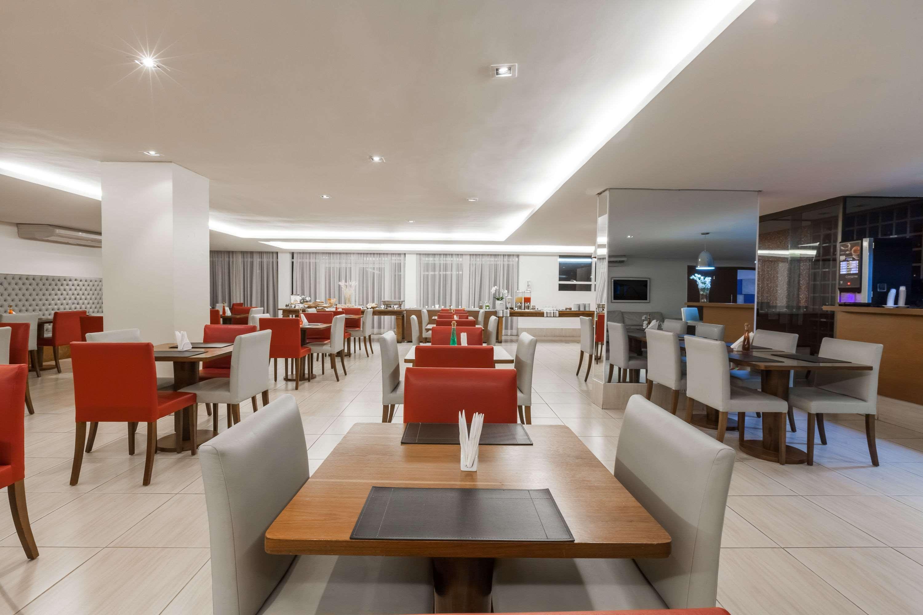 Ramada Hotel & Suites Campos Pelinca Кампус-дус-Гойтаказіс Екстер'єр фото