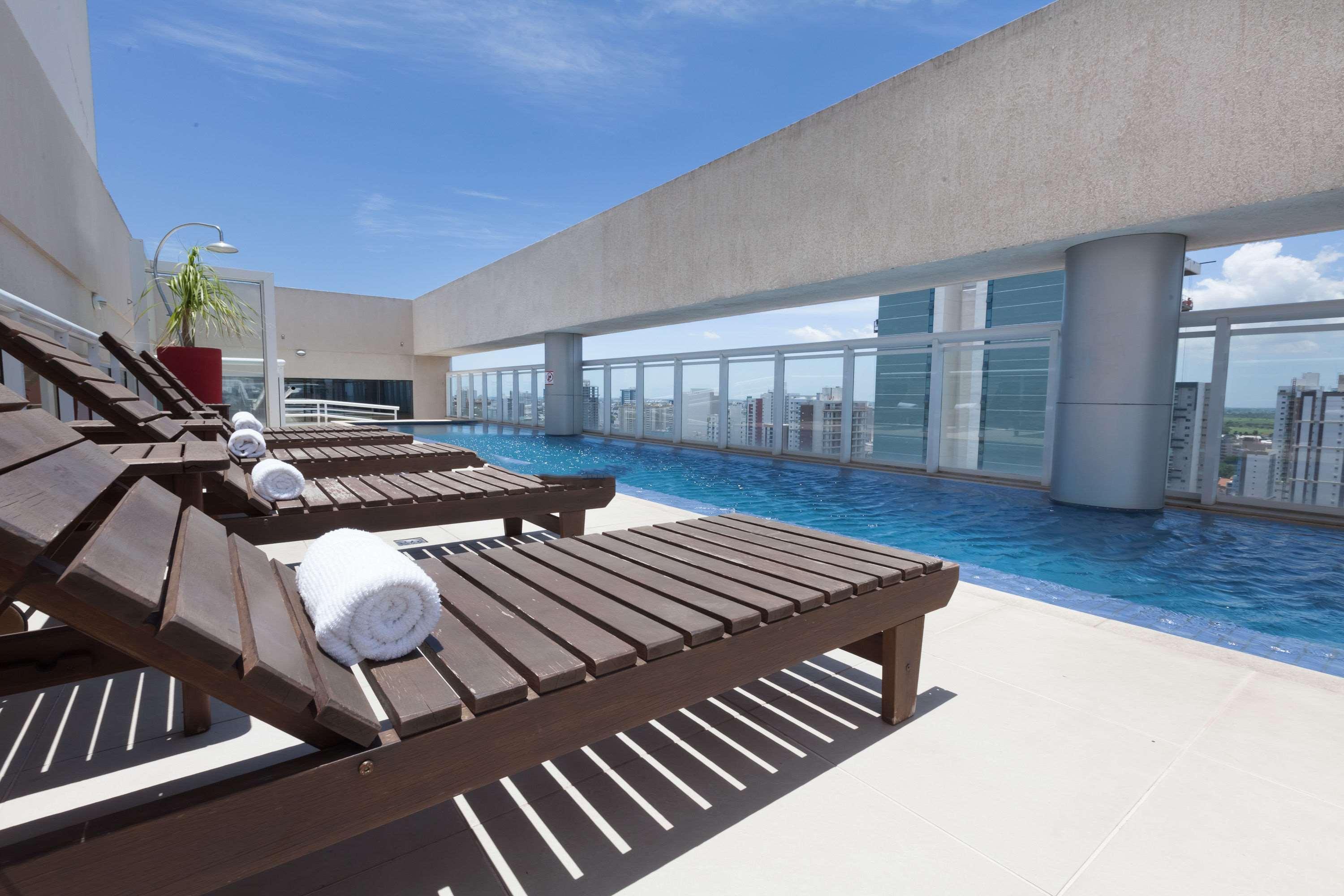 Ramada Hotel & Suites Campos Pelinca Кампус-дус-Гойтаказіс Екстер'єр фото