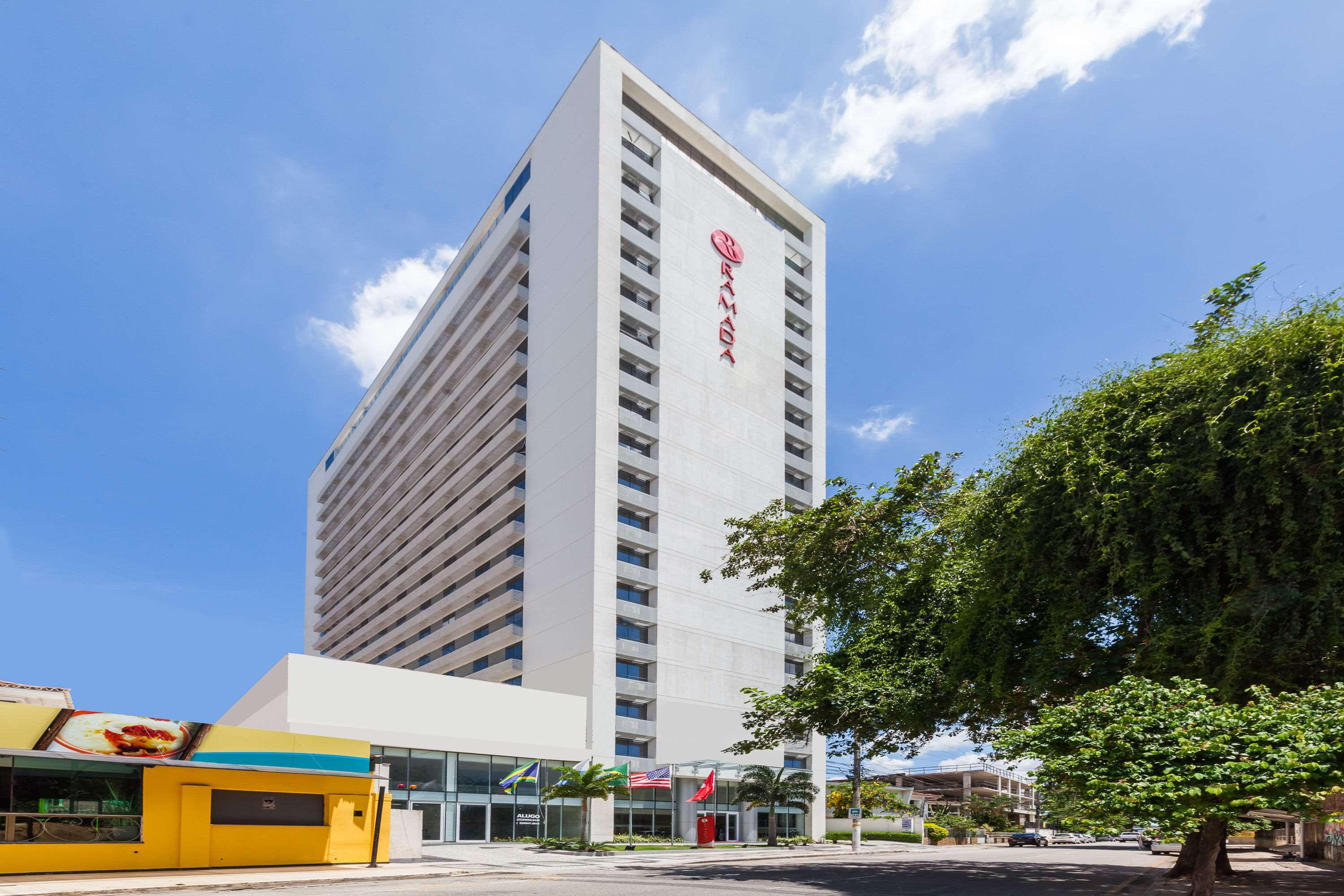 Ramada Hotel & Suites Campos Pelinca Кампус-дус-Гойтаказіс Екстер'єр фото