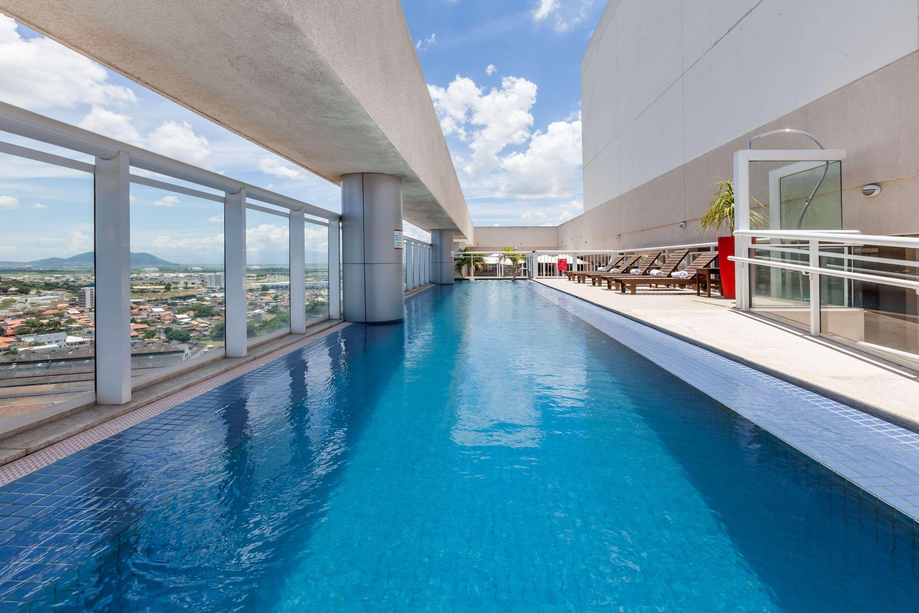Ramada Hotel & Suites Campos Pelinca Кампус-дус-Гойтаказіс Екстер'єр фото