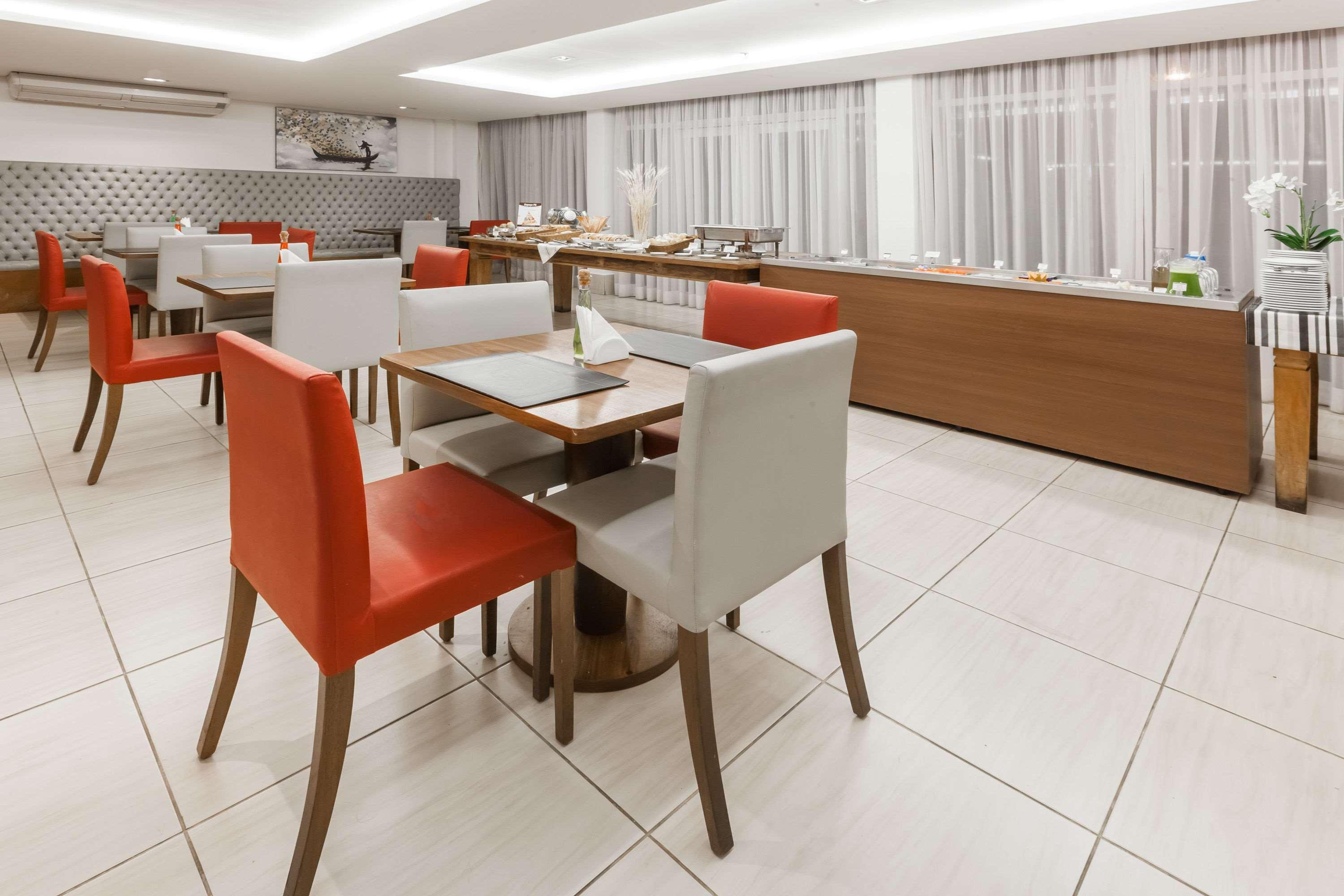 Ramada Hotel & Suites Campos Pelinca Кампус-дус-Гойтаказіс Екстер'єр фото