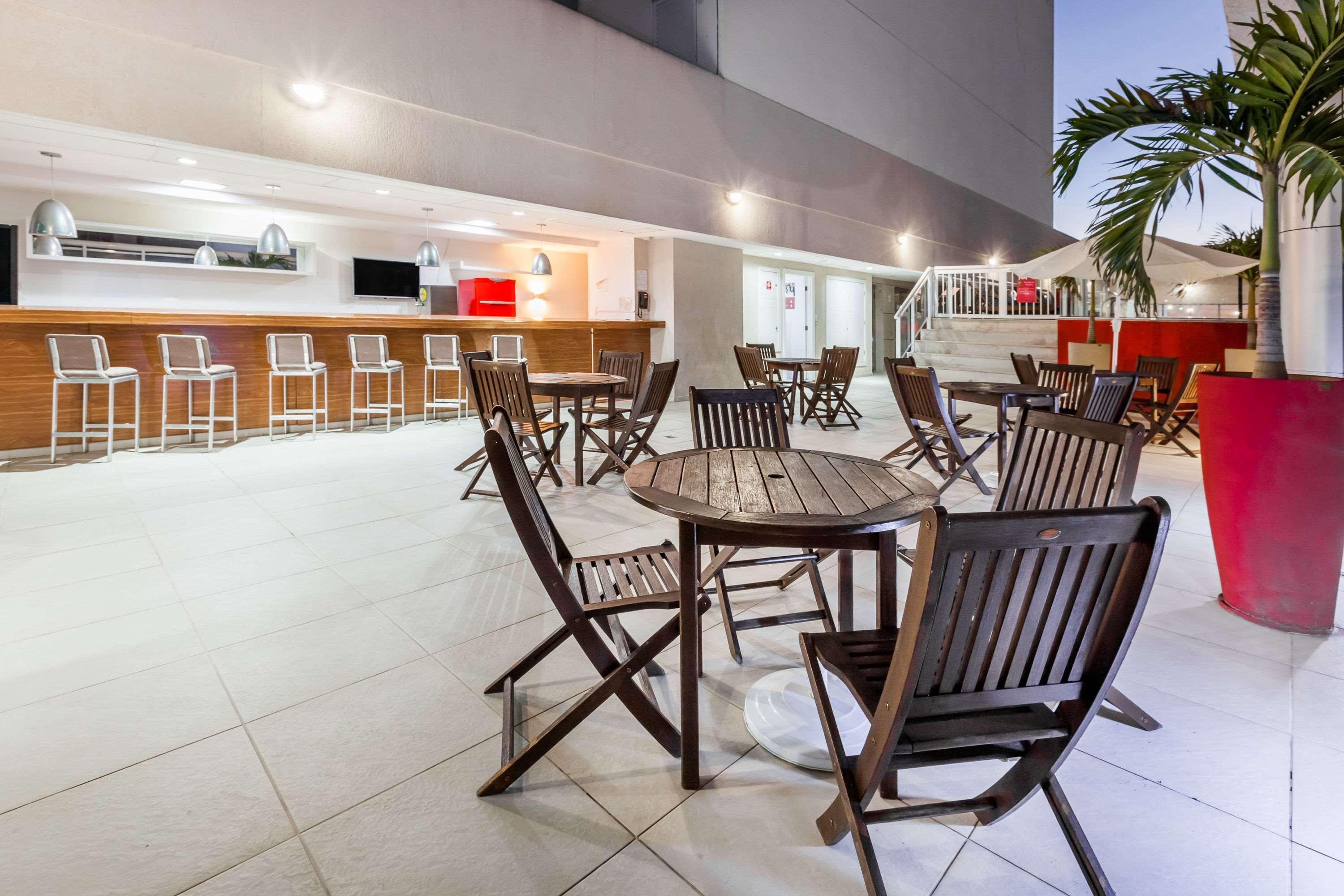 Ramada Hotel & Suites Campos Pelinca Кампус-дус-Гойтаказіс Екстер'єр фото