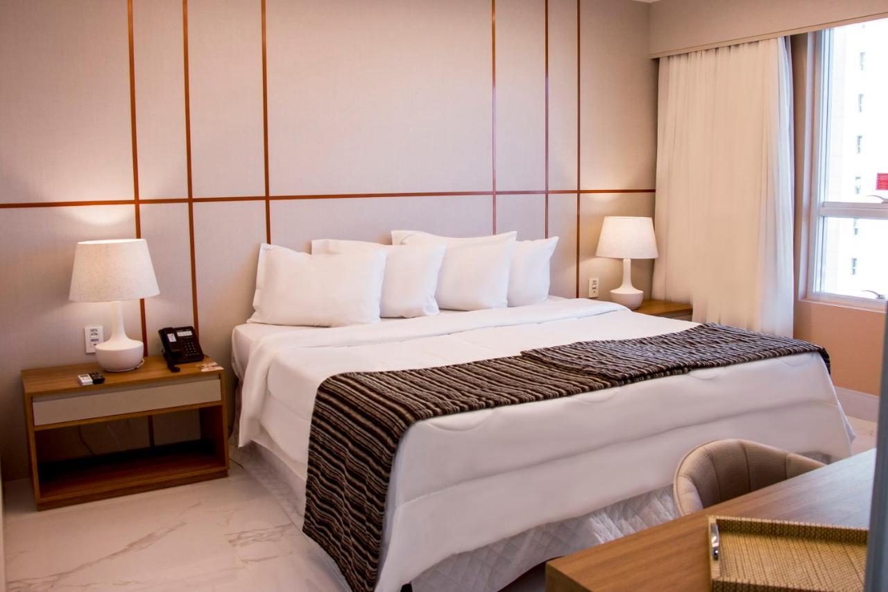 Ramada Hotel & Suites Campos Pelinca Кампус-дус-Гойтаказіс Екстер'єр фото
