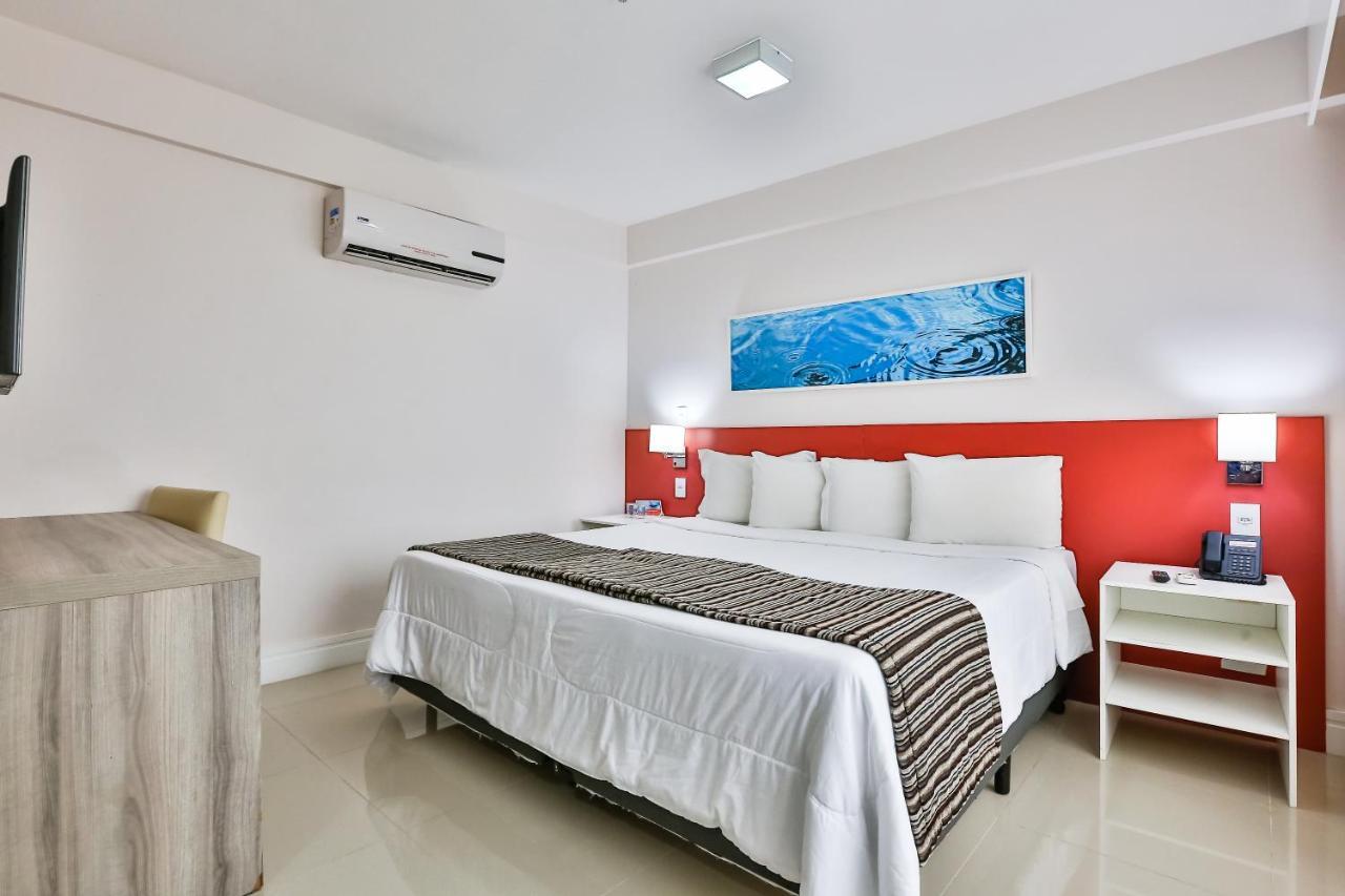 Ramada Hotel & Suites Campos Pelinca Кампус-дус-Гойтаказіс Екстер'єр фото