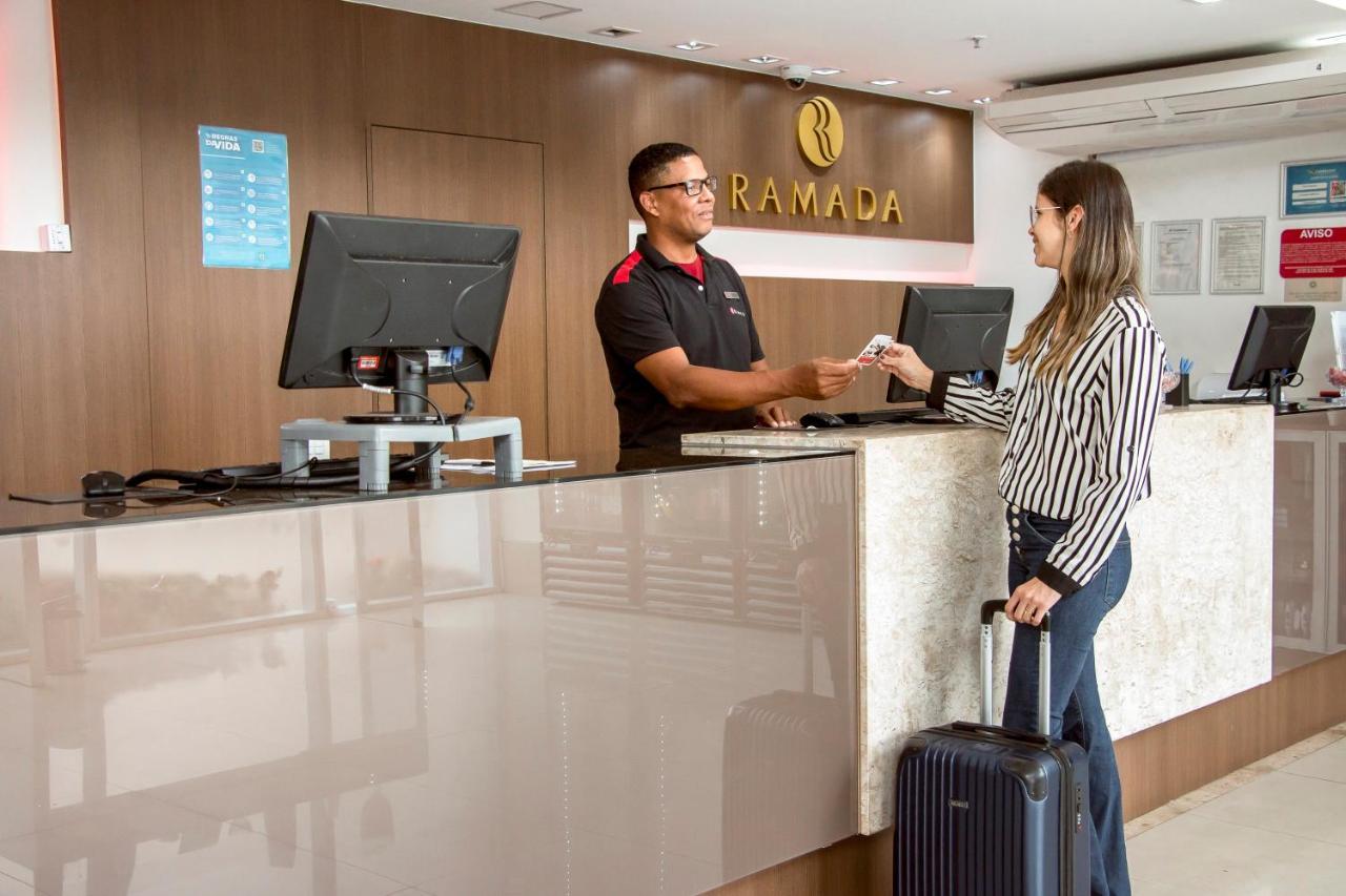 Ramada Hotel & Suites Campos Pelinca Кампус-дус-Гойтаказіс Екстер'єр фото