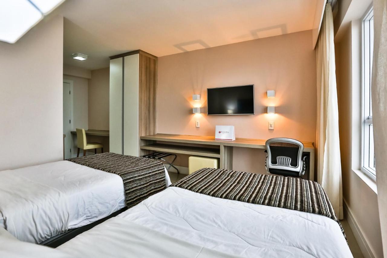 Ramada Hotel & Suites Campos Pelinca Кампус-дус-Гойтаказіс Екстер'єр фото