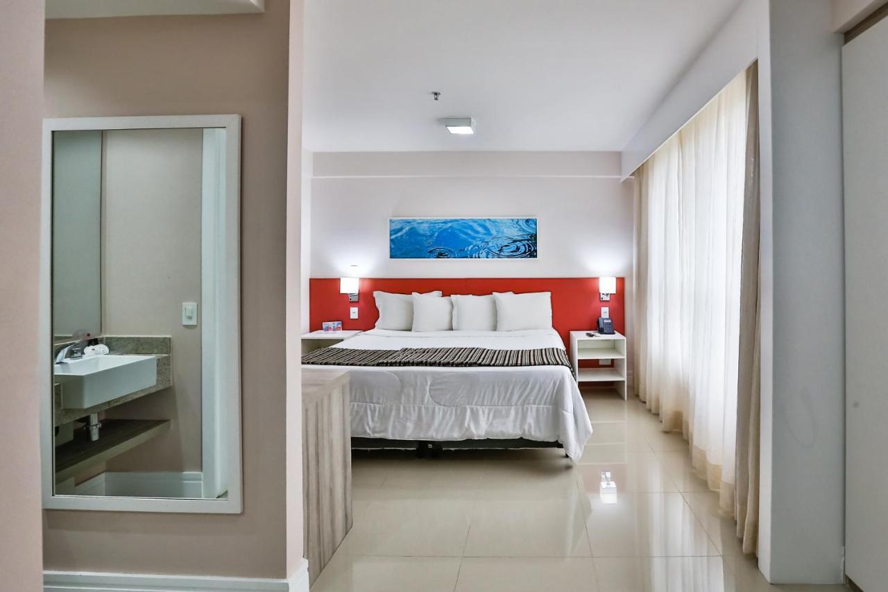 Ramada Hotel & Suites Campos Pelinca Кампус-дус-Гойтаказіс Екстер'єр фото
