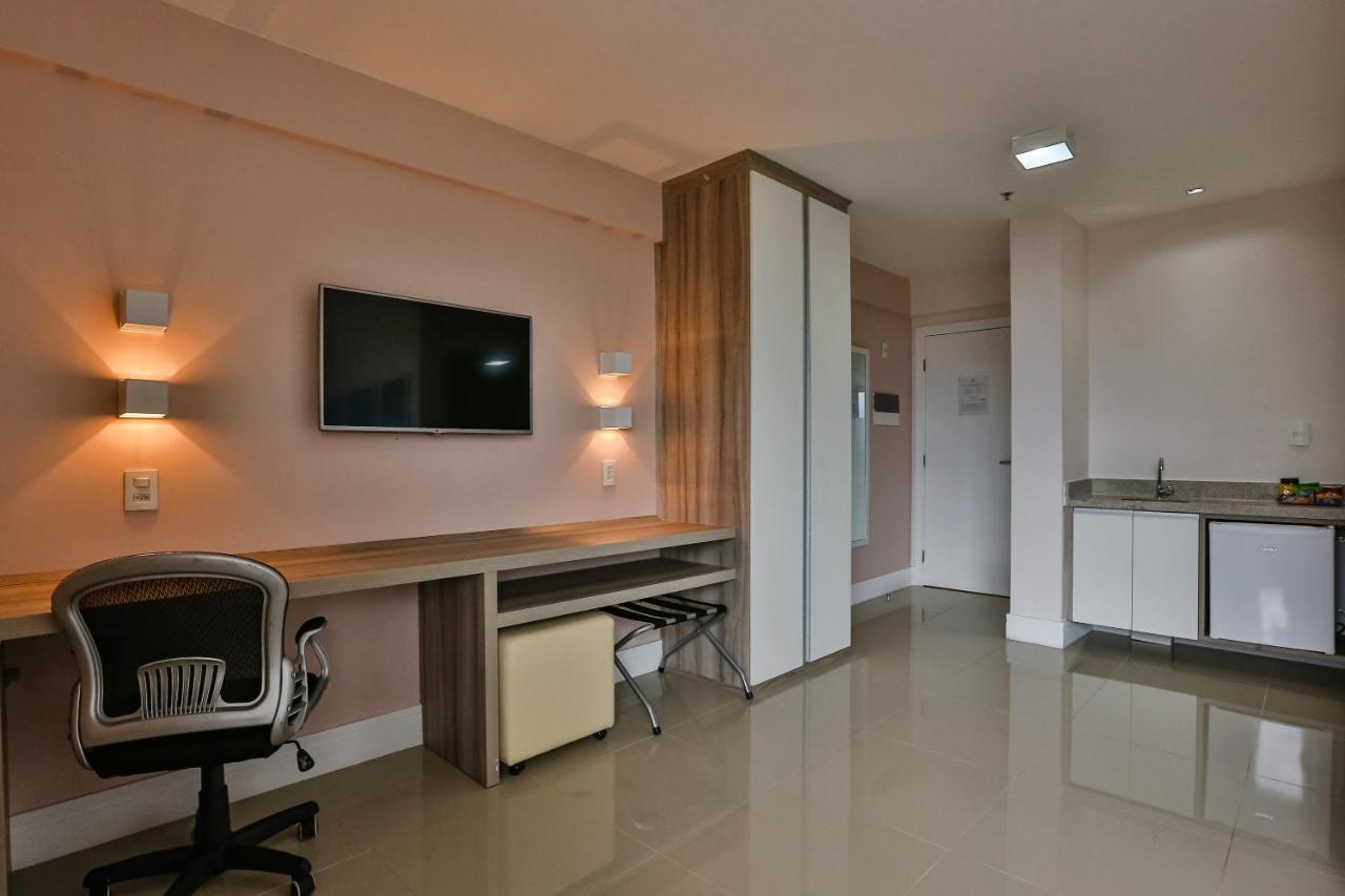 Ramada Hotel & Suites Campos Pelinca Кампус-дус-Гойтаказіс Екстер'єр фото