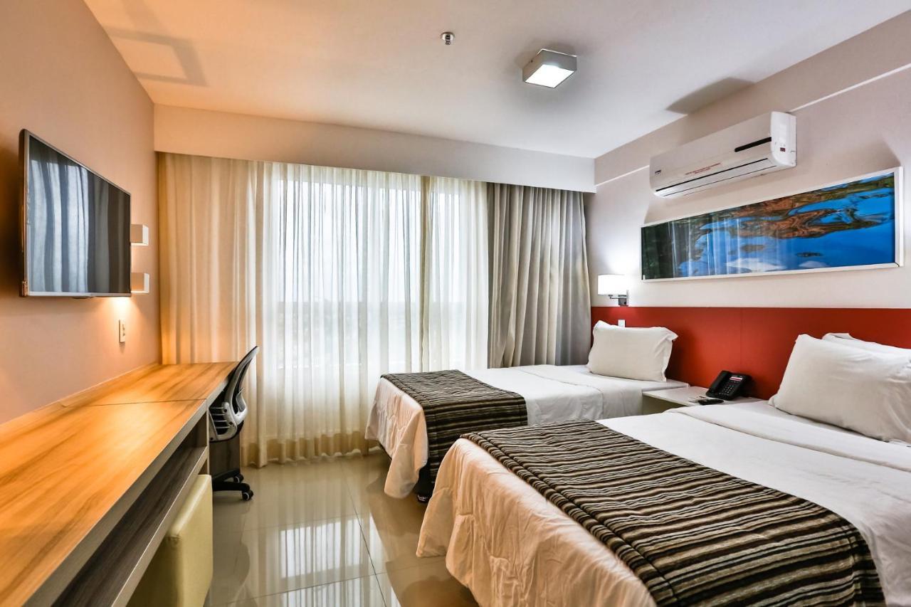 Ramada Hotel & Suites Campos Pelinca Кампус-дус-Гойтаказіс Екстер'єр фото