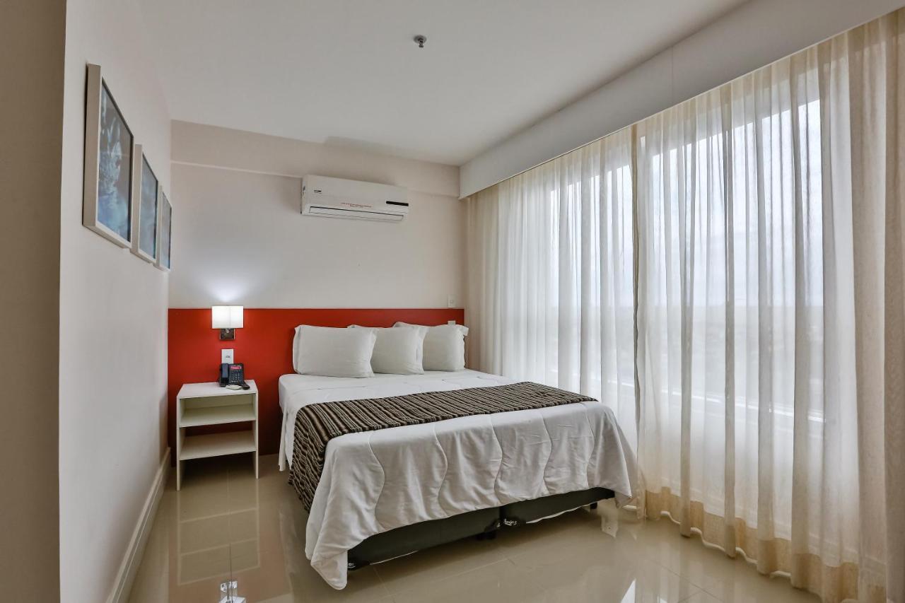 Ramada Hotel & Suites Campos Pelinca Кампус-дус-Гойтаказіс Екстер'єр фото