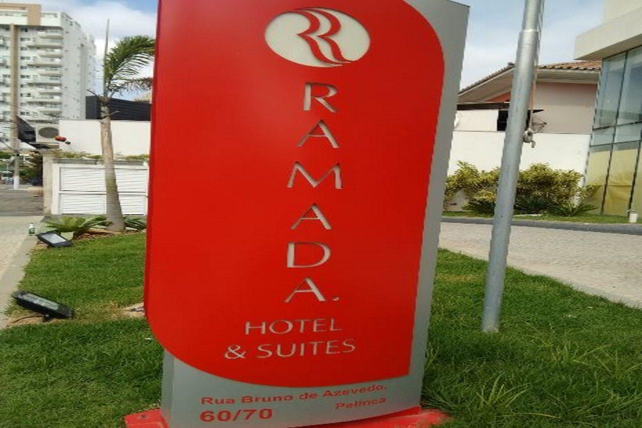 Ramada Hotel & Suites Campos Pelinca Кампус-дус-Гойтаказіс Екстер'єр фото