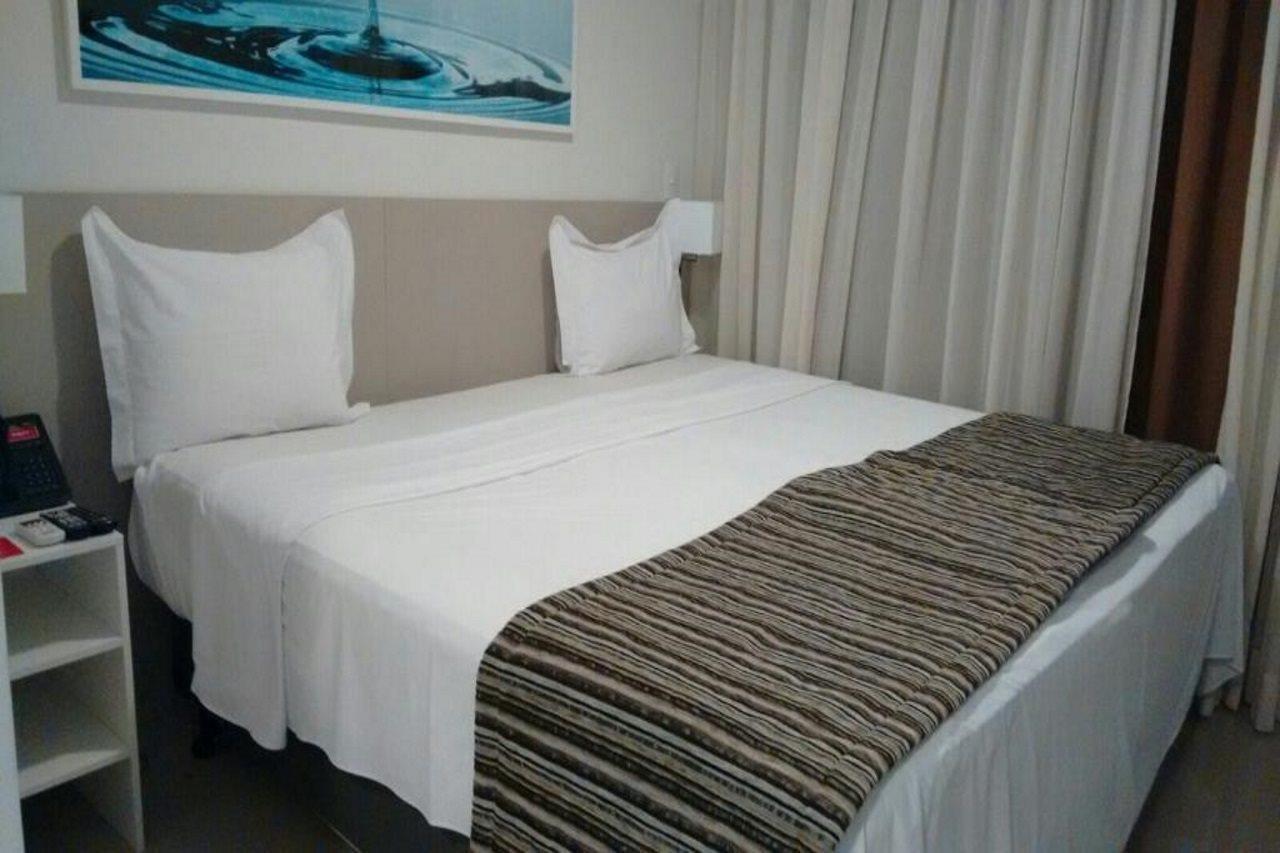 Ramada Hotel & Suites Campos Pelinca Кампус-дус-Гойтаказіс Екстер'єр фото