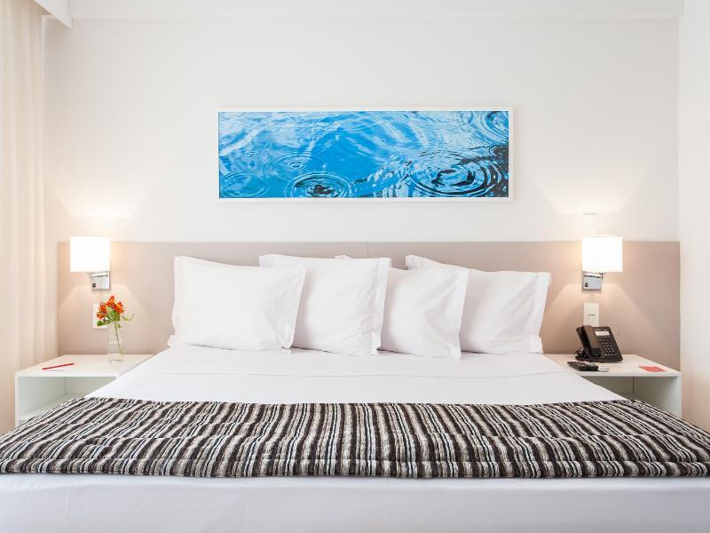 Ramada Hotel & Suites Campos Pelinca Кампус-дус-Гойтаказіс Екстер'єр фото